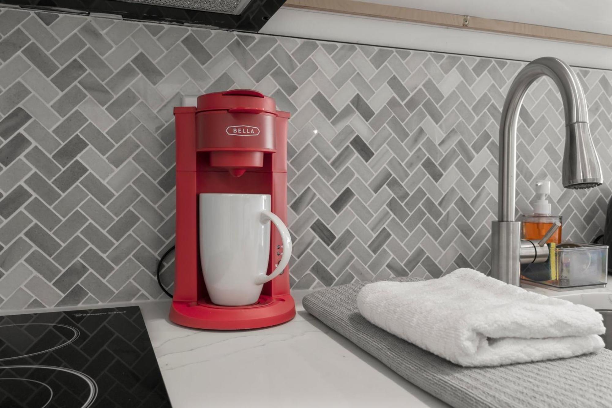 New Season Royals, Airport West 5*
