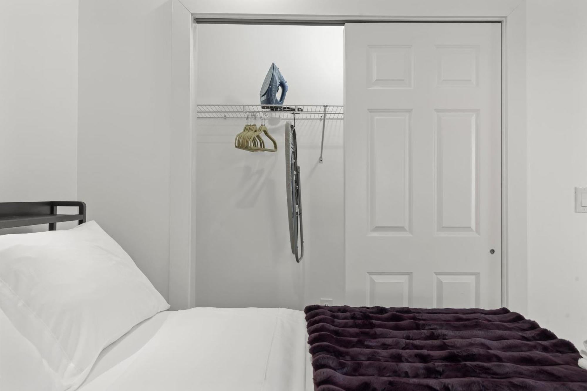 Hotel New Season Royals, Airport West