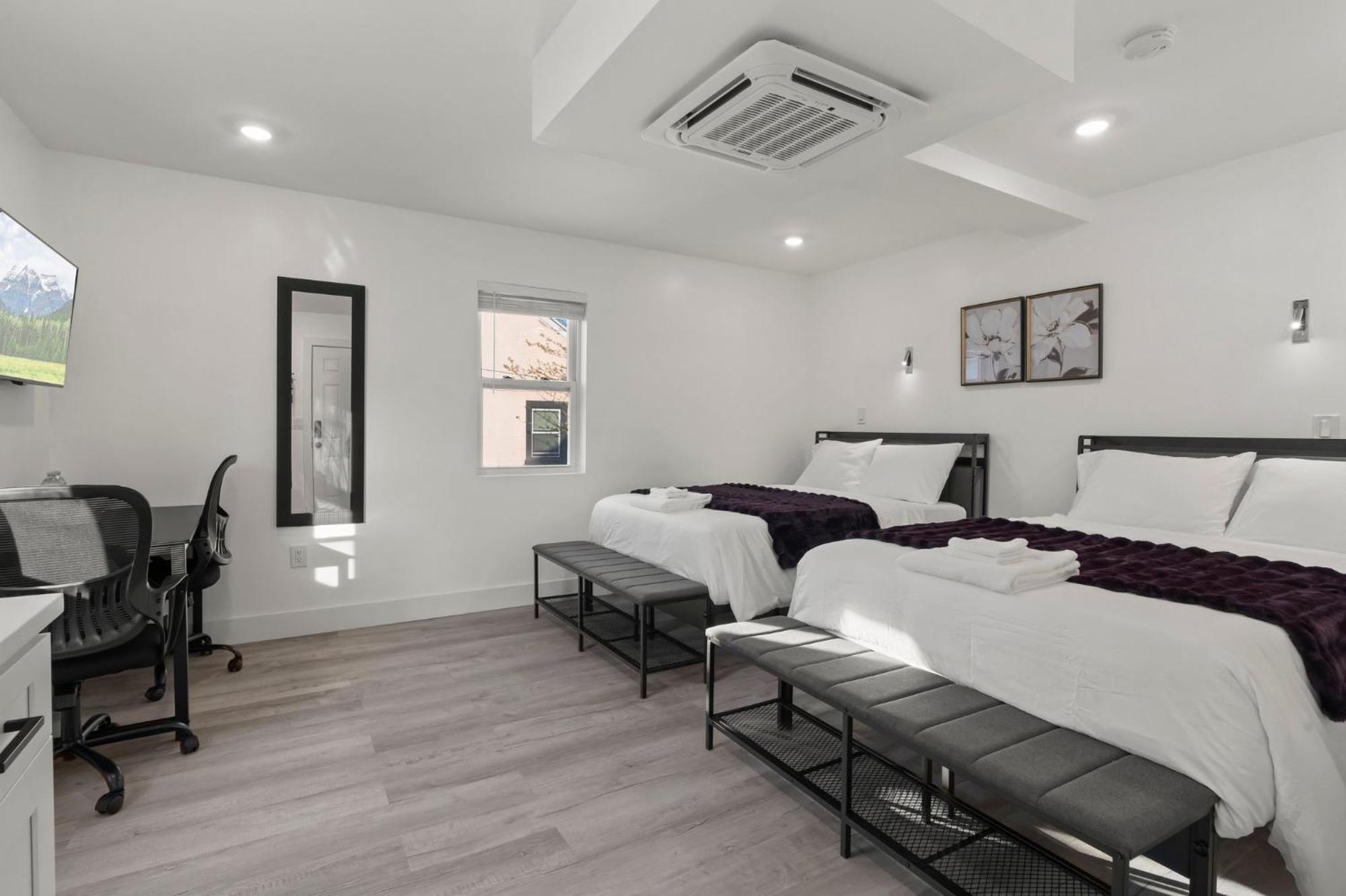 Hotel New Season Royals, Airport West